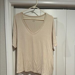 American Eagle Outfitters Cream Short Sleeve Tee